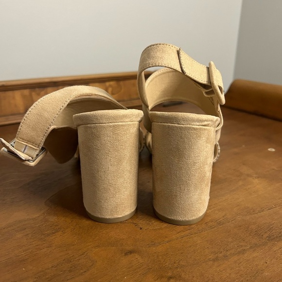 Chinese Laundry Tan Sandals - Picture 3 of 8